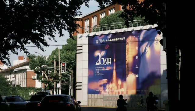 2046年香港正版挂牌，重塑电影市场的里程碑2024香港正版挂牌1十二生肖表